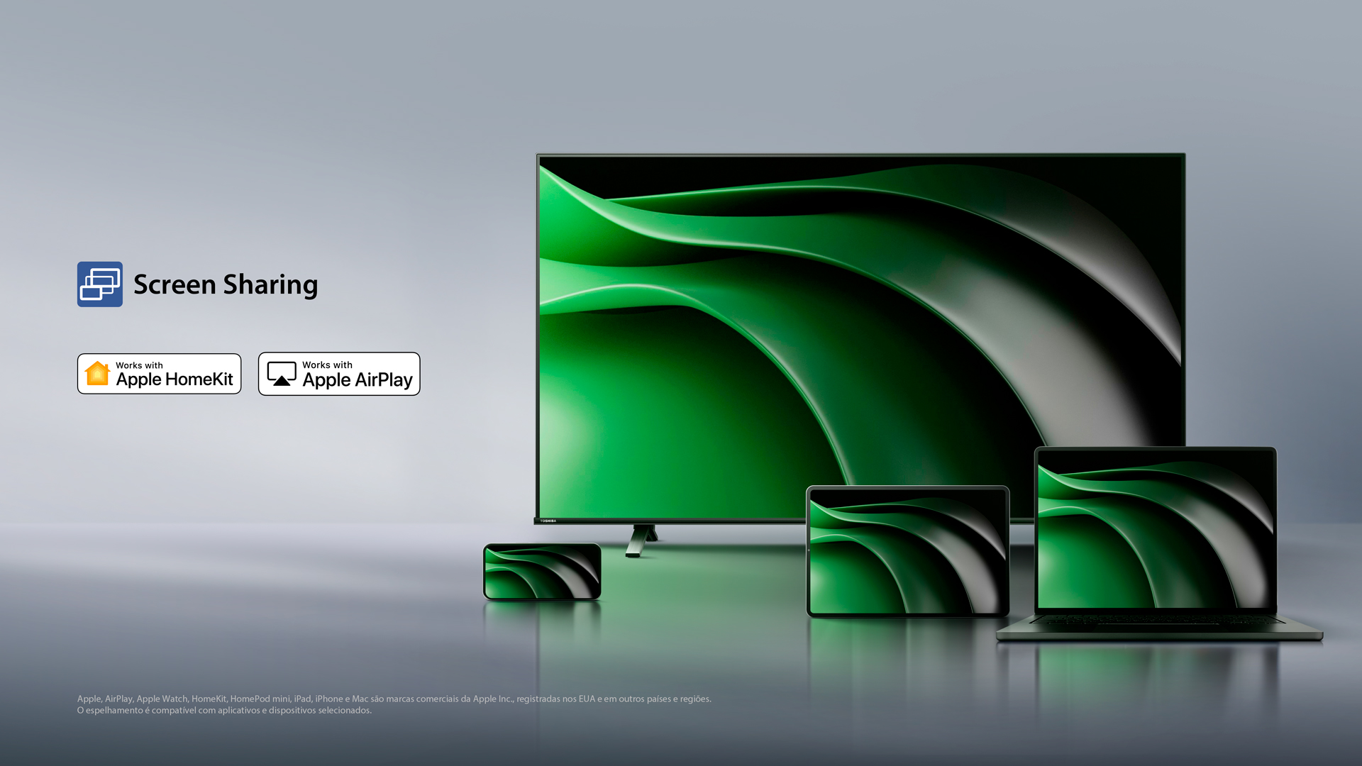 Imagem da TV C350N com Screen Sharing, celular, tablet e notebook estão ao redor da TV
